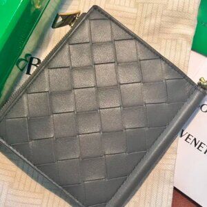 Bottega Venetta  Intrecciato leather wallet